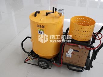 瀝青灌縫機(jī)廠家迎合路面養(yǎng)護(hù)需求，適應(yīng)市場(chǎng)變化