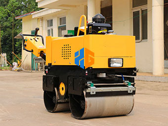 關(guān)于小型壓路機(jī)的清潔和潤滑工作要注意哪些呢？